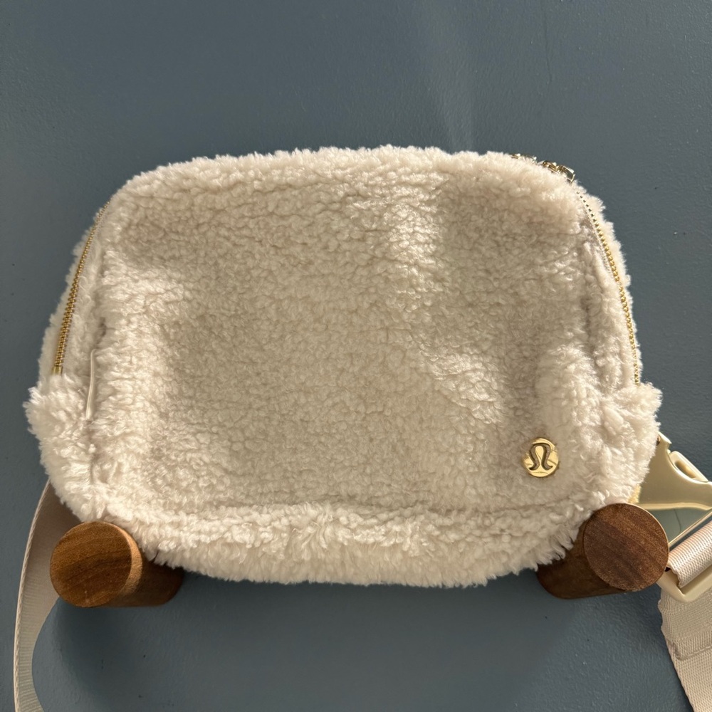 NWT Lululemon Everywhere Belt Bag Large 2L Fleece - Picture 2 of 7